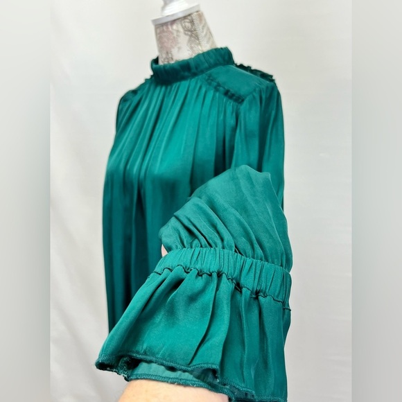 TCEC Emerald green ruched neckline poet sleeve top size M - Picture 3 of 12